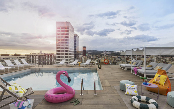 Moxy Hotels porta il suo spirito giocoso in Spagna con l'apertura di Moxy Barcelona