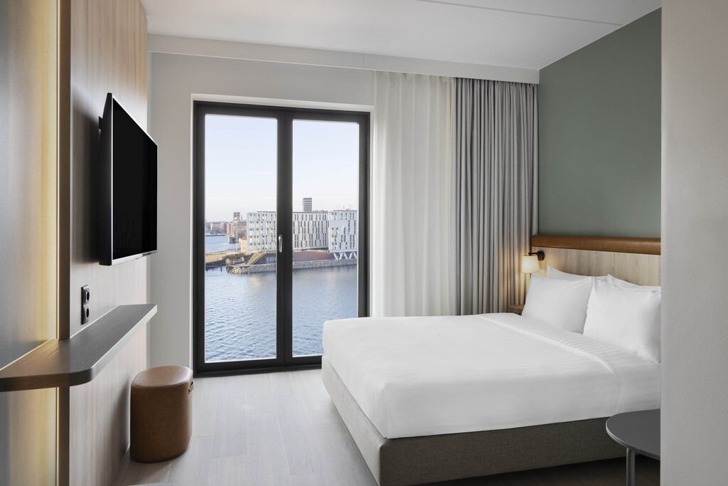 fis cphfi sea view queen room 10 