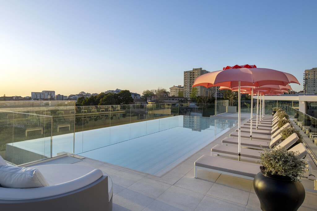 Renaissance Porto Lapa Hotel - Rooftop-Infinity-Swimming-Pool-Sunset-High