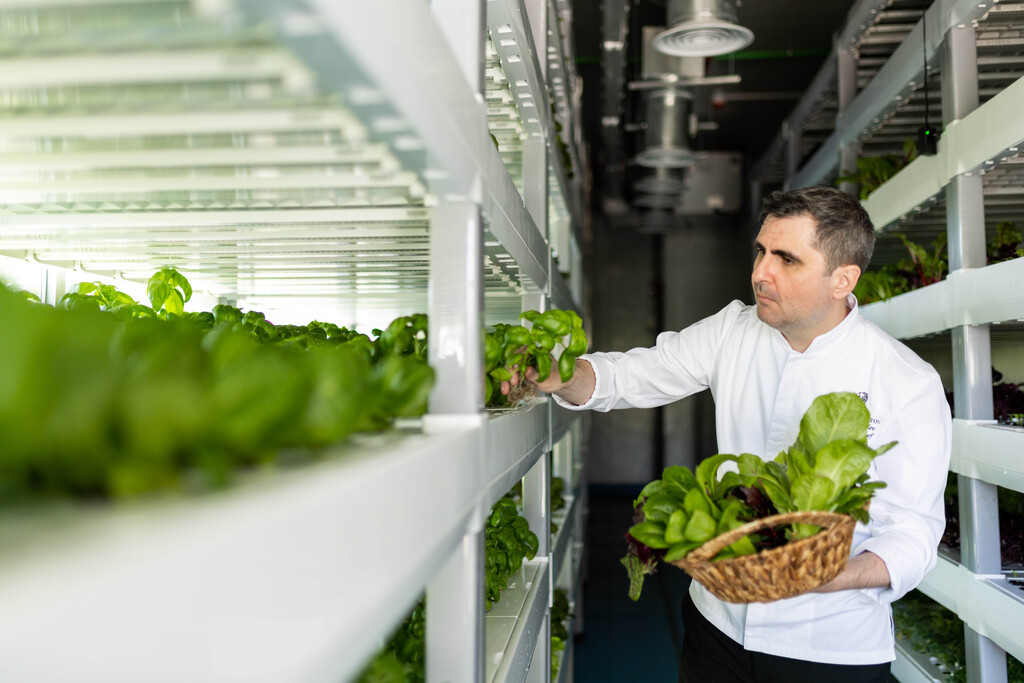 The Ritz-Carlton Abu Dhabi, Grand Canal - Vertical Farm