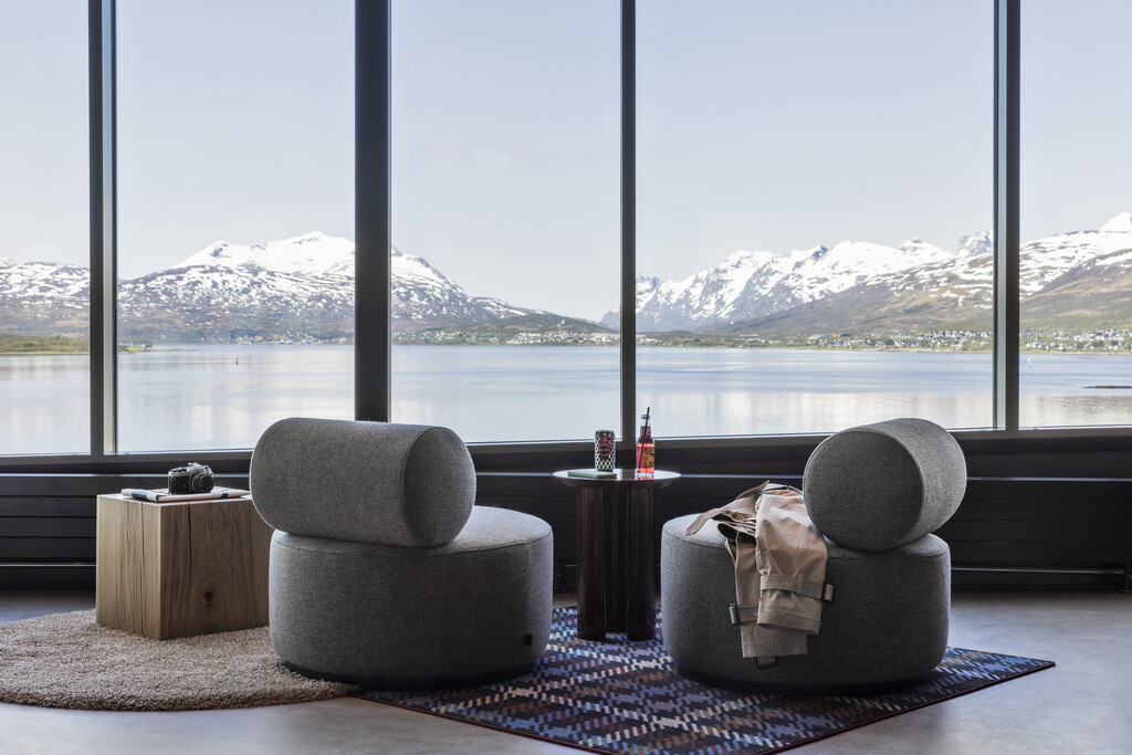moxy-tromso-sky-bar-moxy-with-fjord-and-mountain-views
