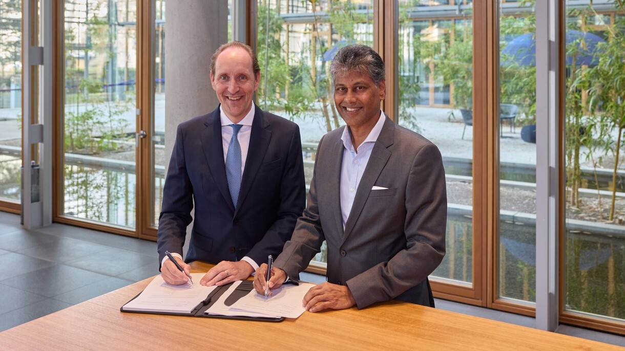 Dieter Vranckx, CCO, Lufthansa Group (LEFT) and Satya Anand, President, EMEA, Marriott International (RIGHT)