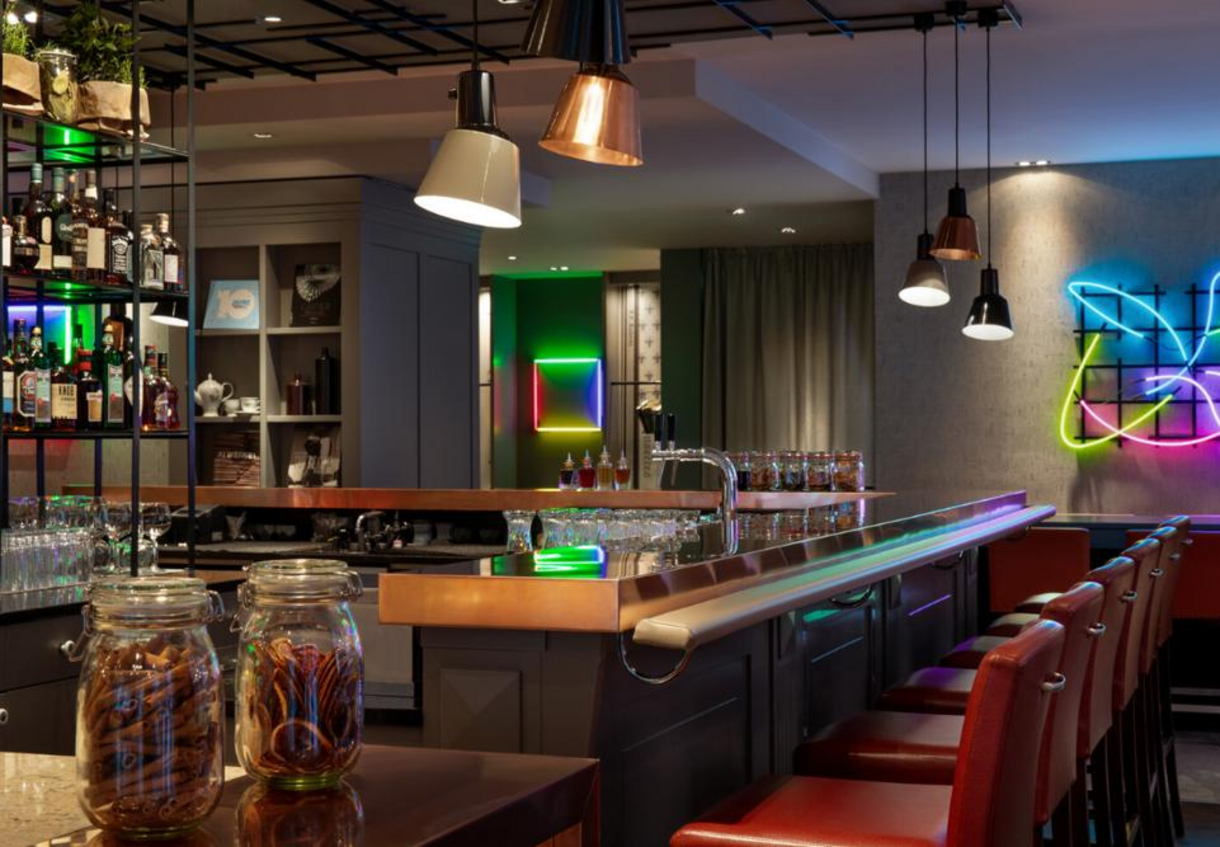 Renaissance Hamburg Hotel - Bricks Bar & Restaurant