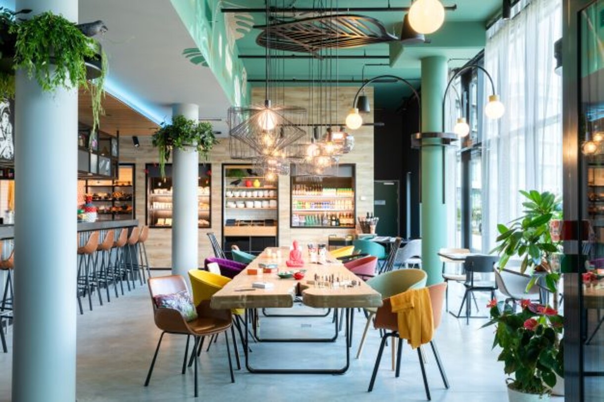 Moxy Paris Val d’Europe - Communal Table