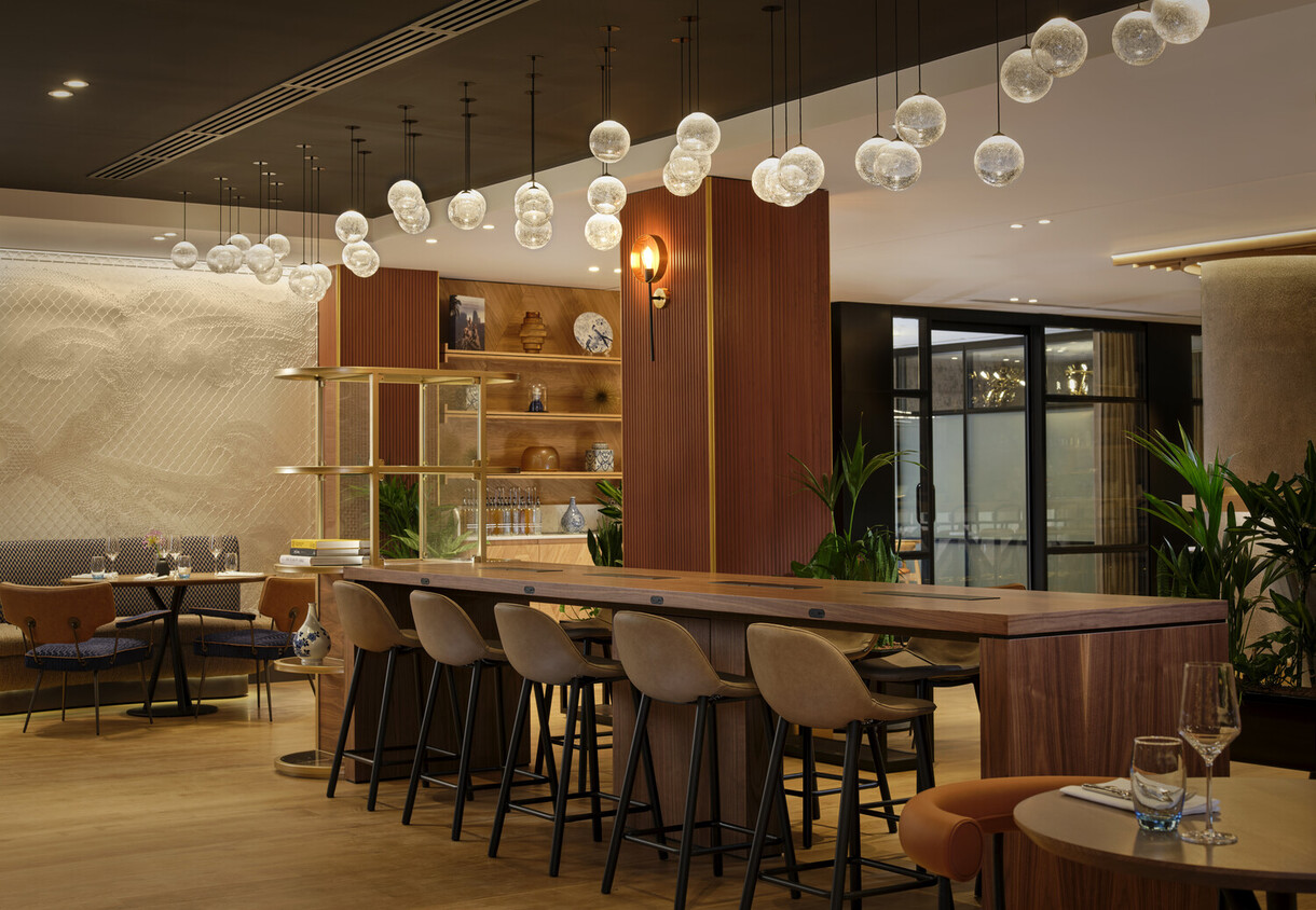 Sheraton Amsterdam Airport Hotel and Conference Center - community table