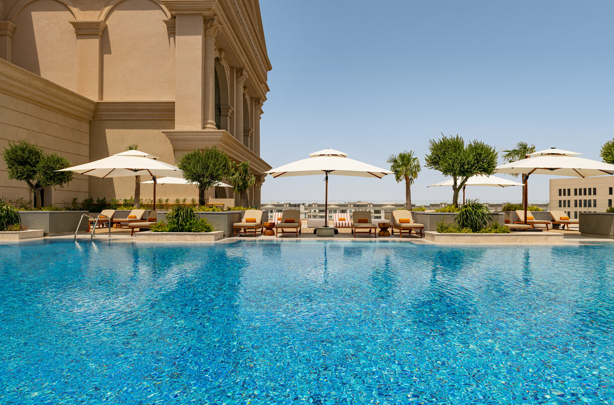 Le Meridien City Center Doha - Swimming Pool