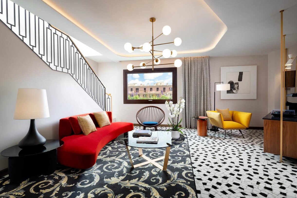 MER ROMMD Grand Suite Living