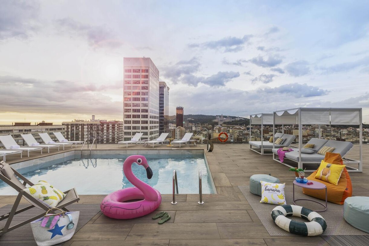 MoxyBarcelona Pool 07 (1)