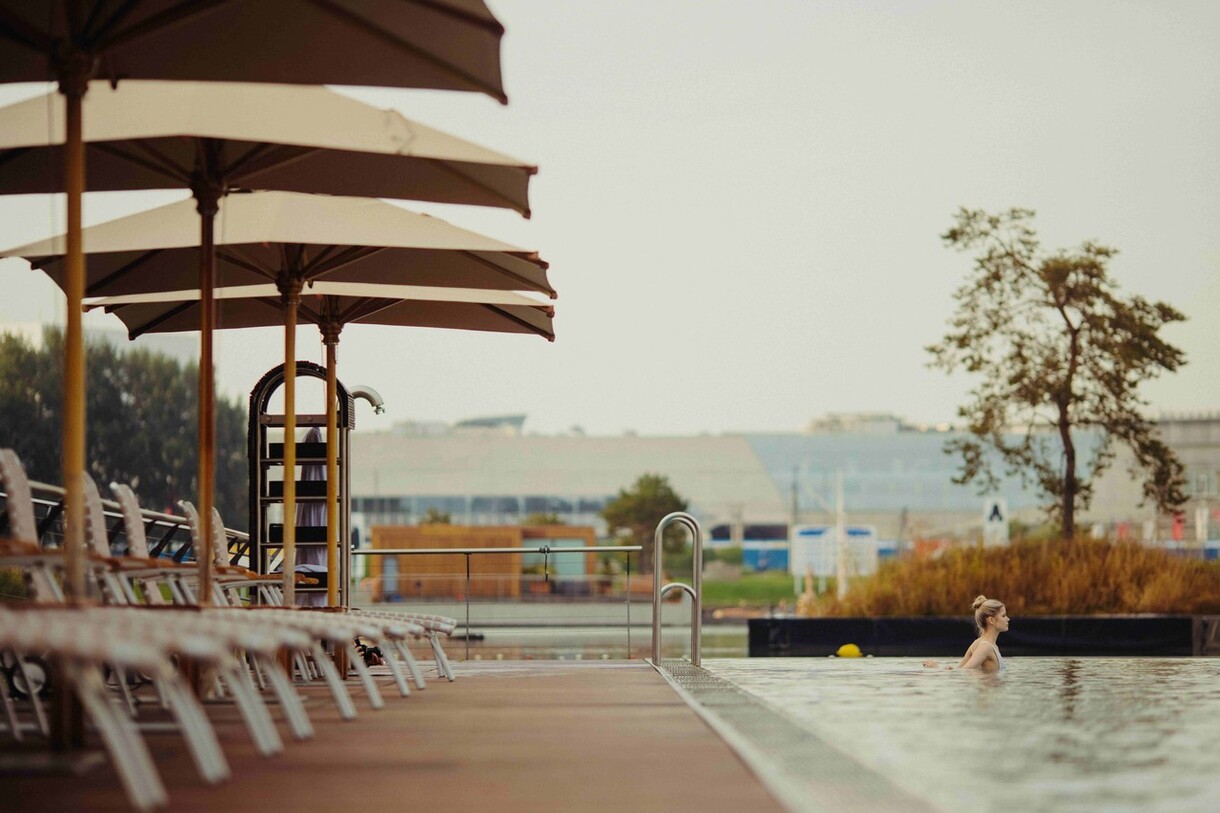 The Ritz-Carlton Wolfsburg Infinitypool (c) Marriott International
