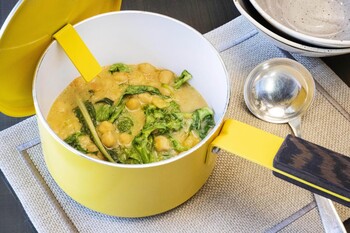 Zuppa di ceci ed erbe spontanee