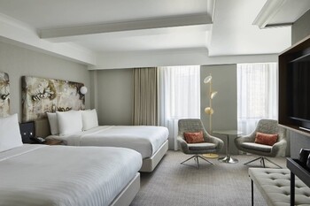 London Marriott Hotel, Kensington - Roar-Some Staycation Package bedroom