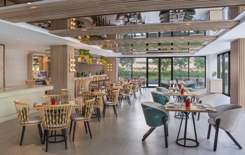 Delta Hotels, Dubai Investment Park - Maisan Bar