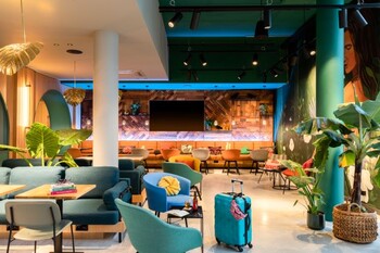 Moxy Paris Val d’Europe - Lobby Seating Area