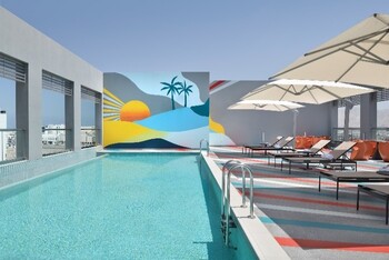 Aloft Hotel Muscat Oman - Rooftop pool