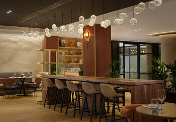 Sheraton Amsterdam Airport Hotel and Conference Center - community table