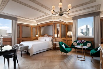 The Westin Palace, Milan - Suite Executive Bedroom