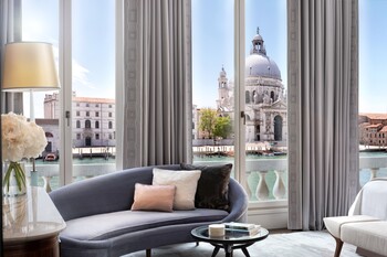 St. Regis Hotel Venice - Luxury Grand Canal View Room
