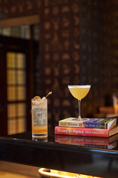 reeses-book-club-sheraton-lobby-library-at-sheraton-grand-london-park-lane-cocktail