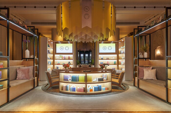 reeses-book-club-x-sheraton-lobby-library-pop-up-at-sheraton-grand-london-park-lane