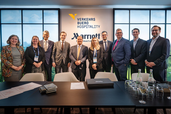 Signing ceremony between Marriott International and VERKEHRSBUERO (Copyright - Marriott International)