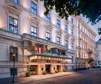 The Ritz-Carlton Vienna - Entrance